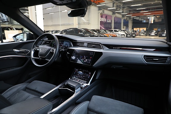 Audi Q8 e-tron 14 of 30