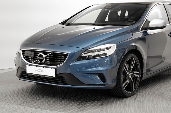 Volvo V40 2 of 5