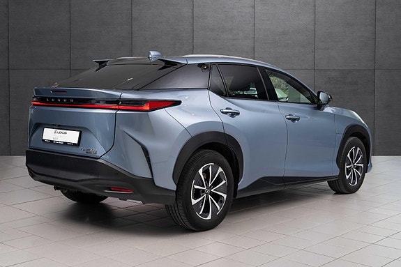 Lexus RZ450e 5 of 19