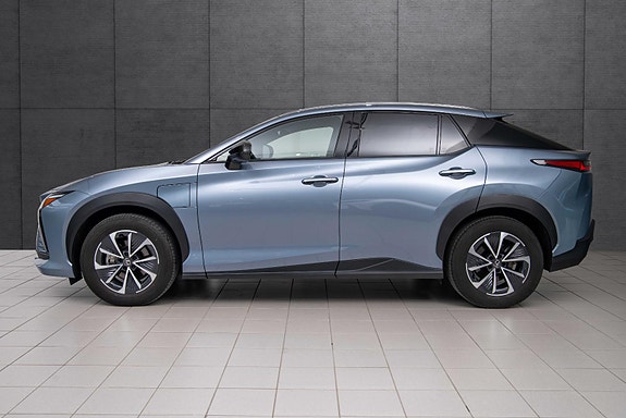 Lexus RZ450e 2 of 19