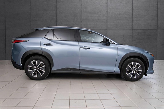 Lexus RZ450e 6 of 19