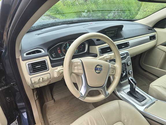 Volvo V70 8 of 20