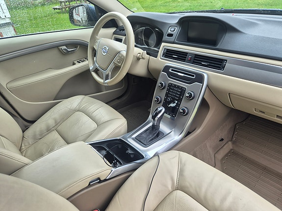 Volvo V70 11 of 20