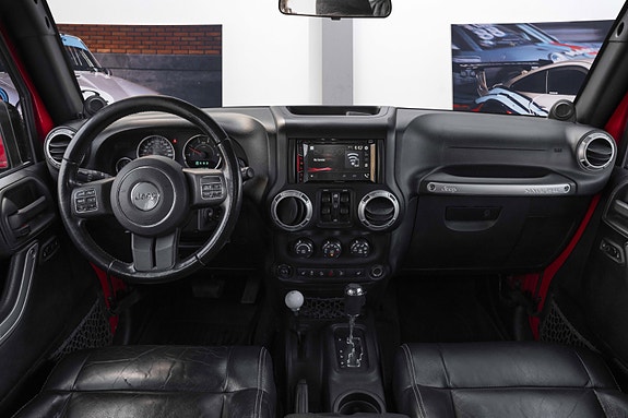 Jeep Wrangler 11 of 30
