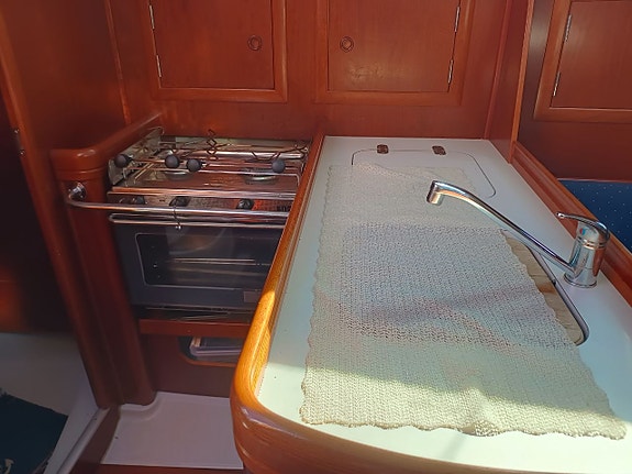 Beneteau Oceanis 323 Clipper 4 of 5