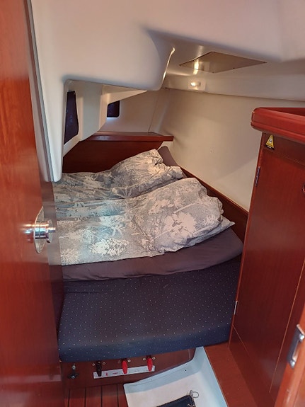 Beneteau Oceanis 323 Clipper 5 of 5