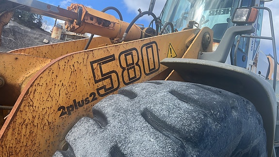 Liebherr L580 2 of 5