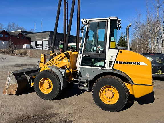 Liebherr L507 Speeder med skoffe og gafler.Vi tar innbytte. 2 of 5