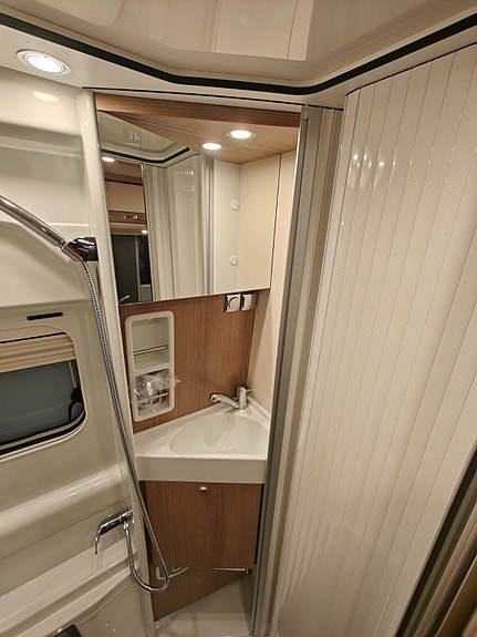 Carthago Malibu Van 640 LE GT Comfort Automat- Adaptive Cruise Control -180Ah litium-220W Solcelle ++ 24 of 27