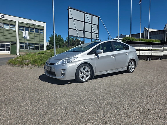 Toyota Prius 2 of 5