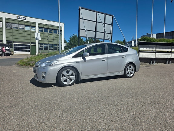 Toyota Prius 3 of 5
