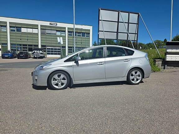 Toyota Prius 4 of 5