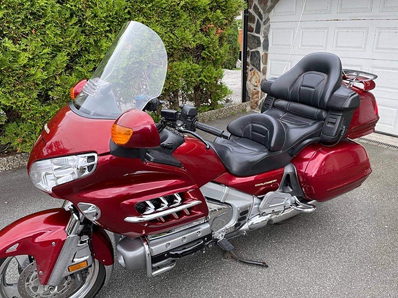Honda GL 1800 Goldwing 2 of 5