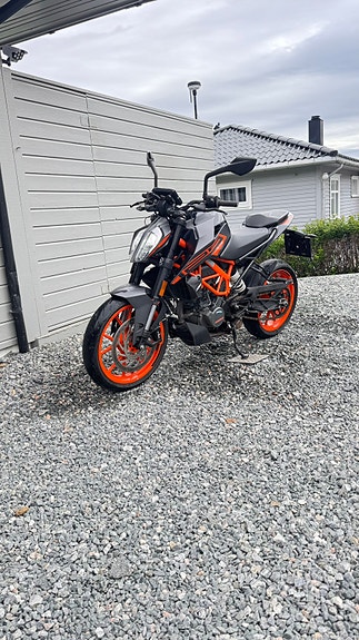KTM 125 Duke 2 of 9