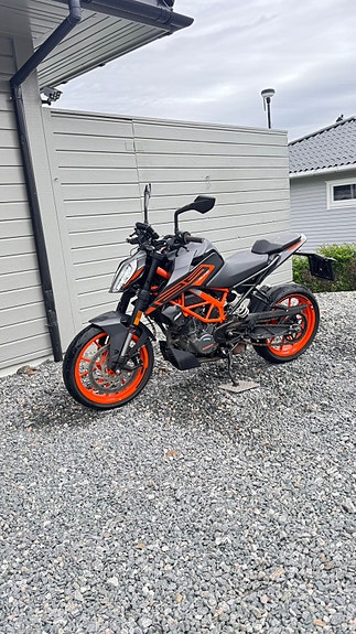 KTM 125 Duke 3 of 9