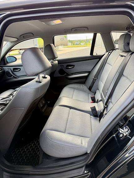 BMW 318i 17 of 21