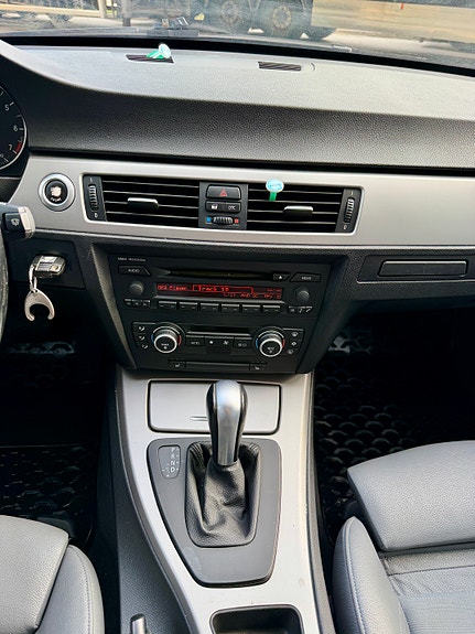 BMW 318i 10 of 21