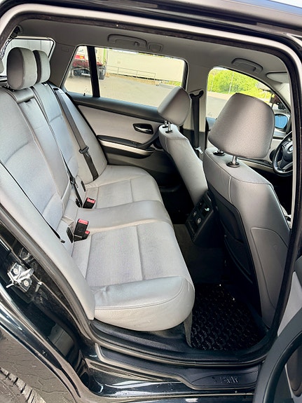 BMW 318i 16 of 21