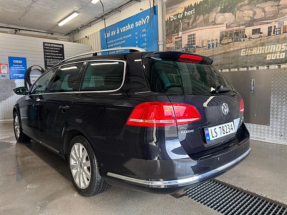 Volkswagen Passat 2 of 5