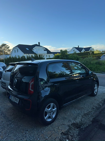 Volkswagen e-Up! 3 of 5