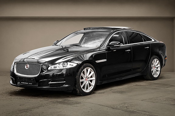 Jaguar XJ 3 of 30