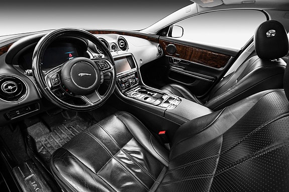 Jaguar XJ 7 of 30