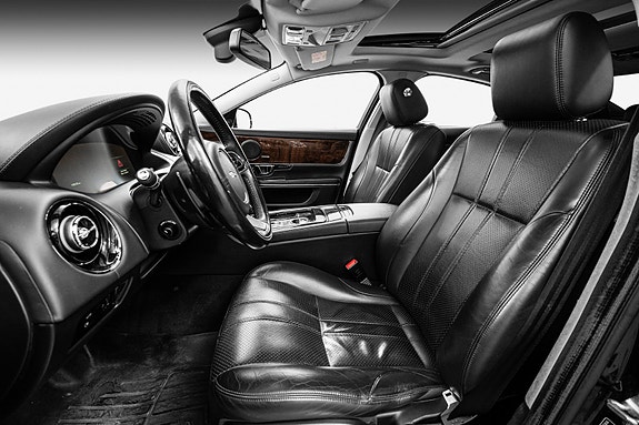 Jaguar XJ 8 of 30