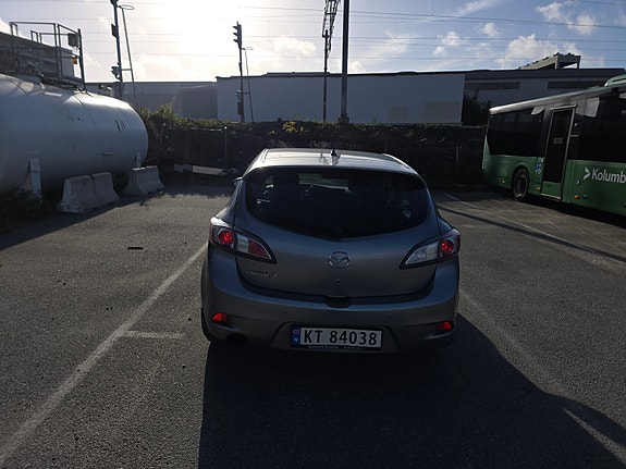 Mazda 3 4 of 5