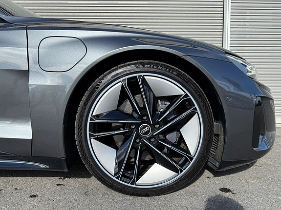 Audi e-tron GT 15 of 30