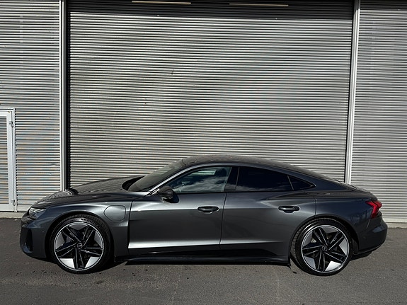 Audi e-tron GT 9 of 30