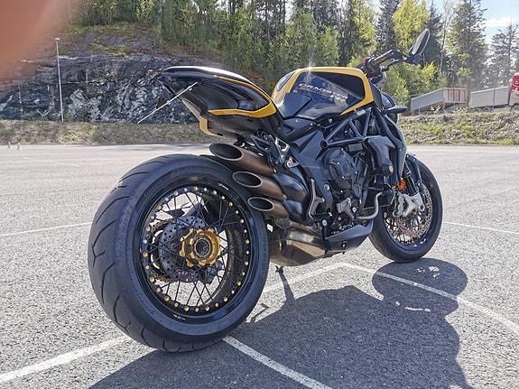 MV Agusta Brutale 800 Dragster 13 of 17