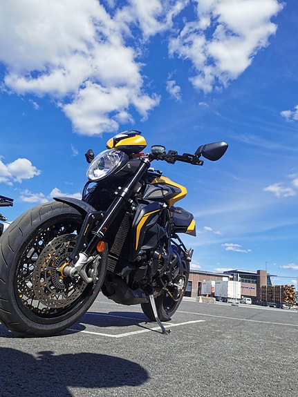 MV Agusta Brutale 800 Dragster 4 of 17