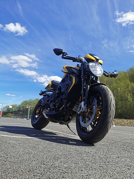 MV Agusta Brutale 800 Dragster 2 of 17