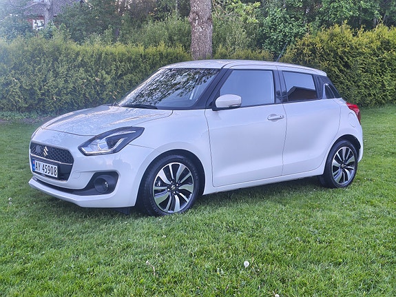 Suzuki Swift 2 of 5