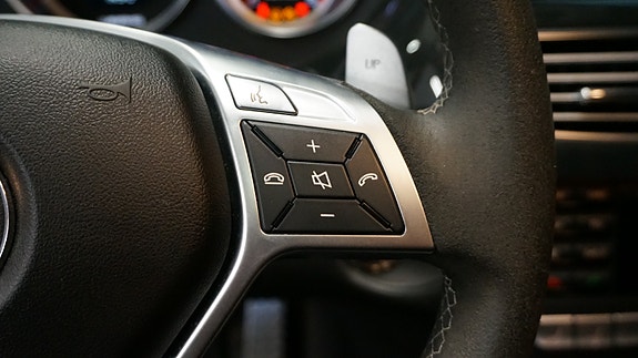 Mercedes-Benz CLS63 14 of 30
