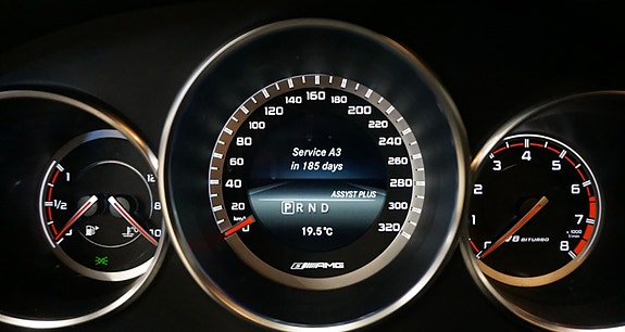 Mercedes-Benz CLS63 17 of 30