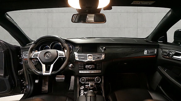 Mercedes-Benz CLS63 18 of 30