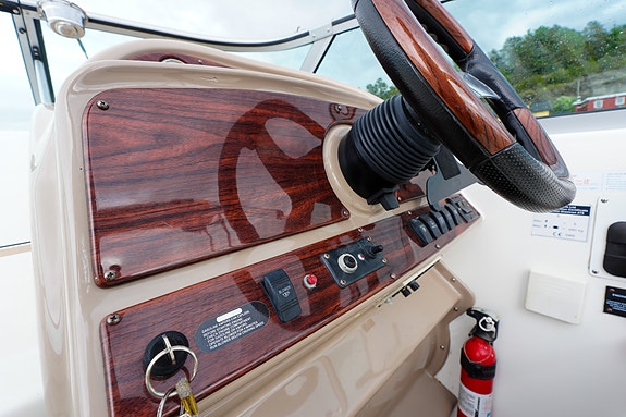 NY PRIS! Velholdt Glastron GS 279 med Volvo Penta 350 hk V8. Motorblokk fra 2017 22 of 30