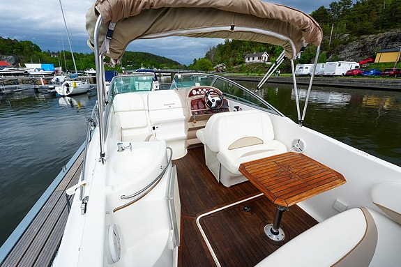 NY PRIS! Velholdt Glastron GS 279 med Volvo Penta 350 hk V8. Motorblokk fra 2017 13 of 30