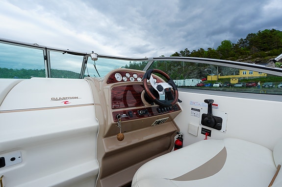 NY PRIS! Velholdt Glastron GS 279 med Volvo Penta 350 hk V8. Motorblokk fra 2017 21 of 30