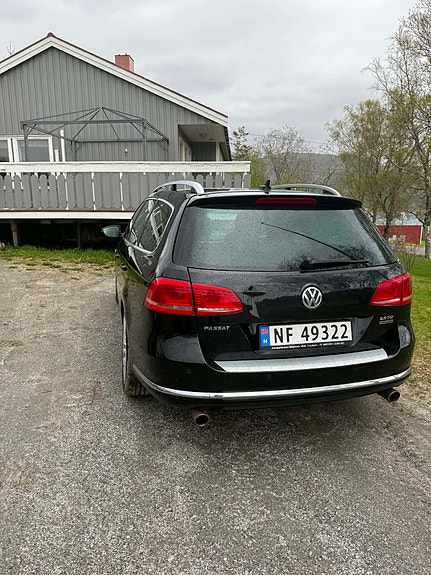 Volkswagen Passat 2 of 27