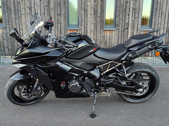 Suzuki GSX-S 1000 GT 3 of 21