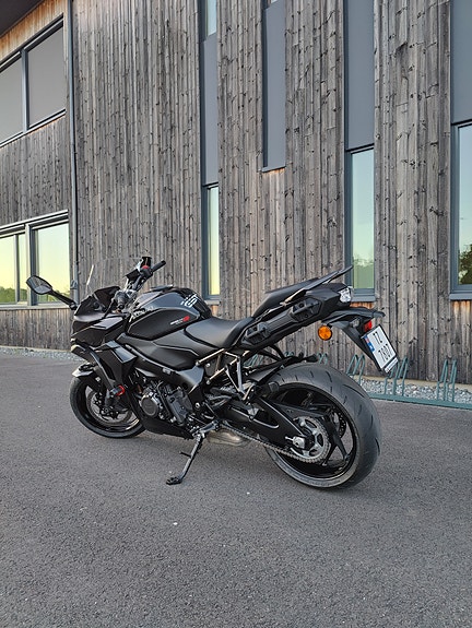 Suzuki GSX-S 1000 GT 12 of 21