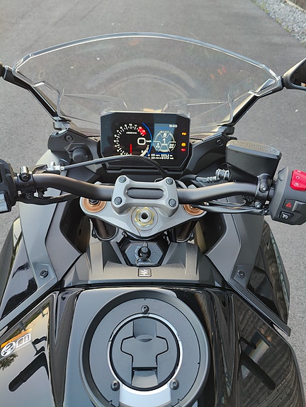 Suzuki GSX-S 1000 GT 10 of 21