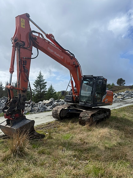Hitachi ZX160LC-7 4 of 5