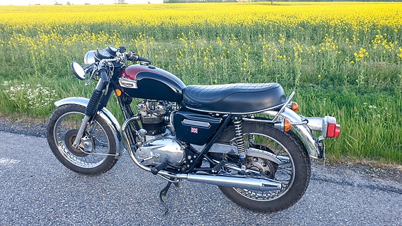 Triumph BONNEVILLE 2 of 10