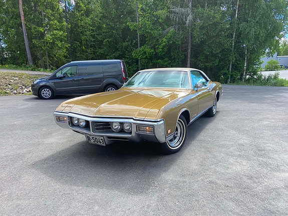 Buick Riviera 4 of 5