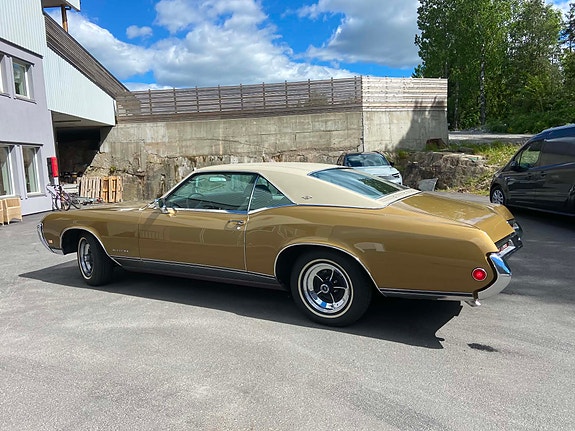 Buick Riviera 3 of 5