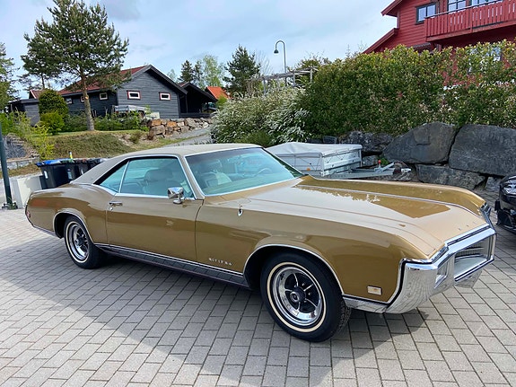 Buick Riviera 2 of 5