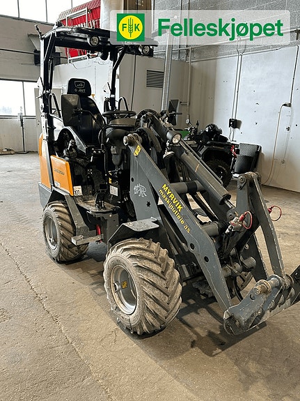 Giant D2635W 2 of 5